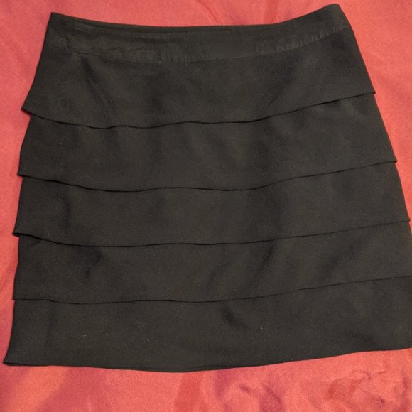 Black Ruffle Mini Skirt - M - Picture 9 of 10